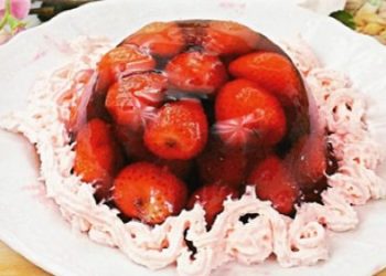 На десерт — ягодка опять