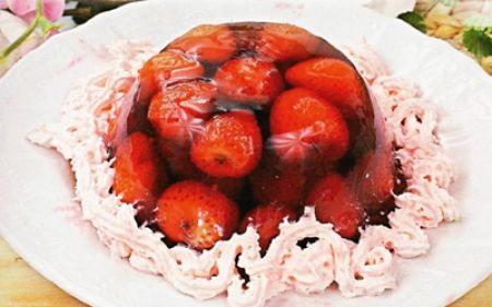 На десерт — ягодка опять