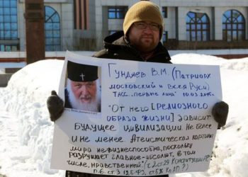 Организатор антиклерикального  пикета оштрафован судом на две тысячи за фото свастики в соцсети
