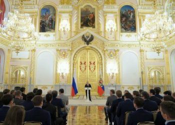 Новосибирский дояр награжден вместе с Рамзаном Кадыровым и Андреем Луговым