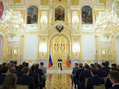 Новосибирский дояр награжден вместе с Рамзаном Кадыровым и Андреем Луговым