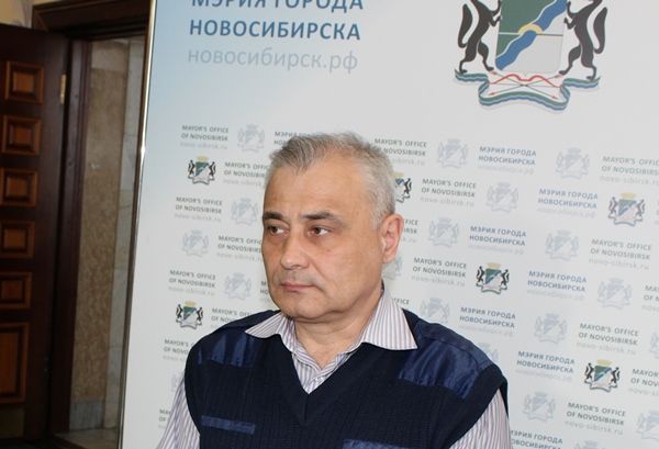 Падение снега с крыш спровоцировало в Новосибирске настоящий психоз –чиновник