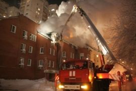 10 человек спасли пожарные из горящего дома в Краснообске