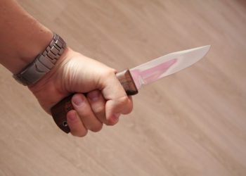 22-летнего новосибирца зарезали в подъезде жилого дома