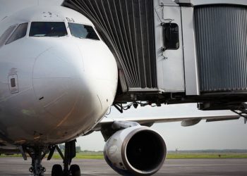 Авиаперелеты из Новосибирска в Москву подешевели в два раза