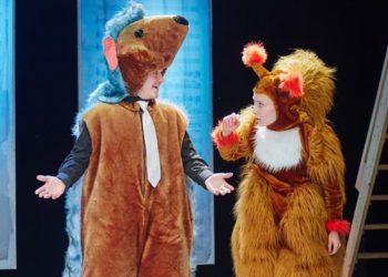 «Долгую и счастливую жизнь» Егора Летова вместо «Истории о православном ежике» исполнили актеры в «Глобусе»