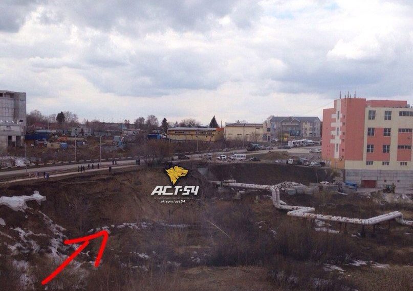 У ТРК «Континент» на Доватора срочно укрепляют грунт — угроза оползня сохраняется