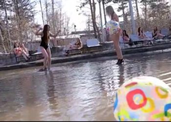 Локоть прокомментировал антимэрское купание в лужах Новосибирска