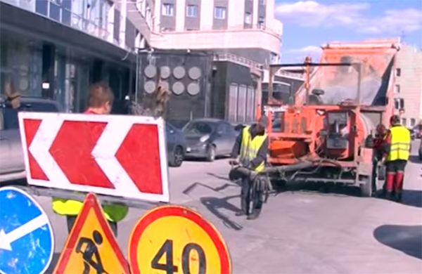 Прокуратуру просят проверить, куда пропадают сведения о гарантийном ремонте дорог Новосибирска