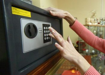 Вынесен приговор гражданке, присвоившей деньги из сейфа магазина «Лимон»