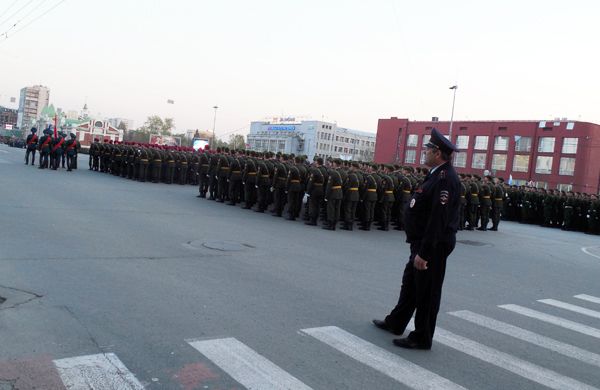 На площади полки… (Фото)