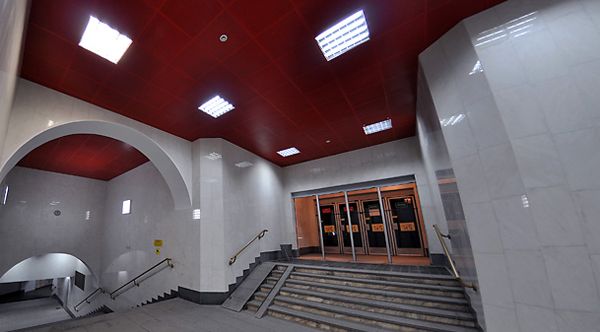 Закрыт один из входов на станцию метро «Маршала Покрышкина»