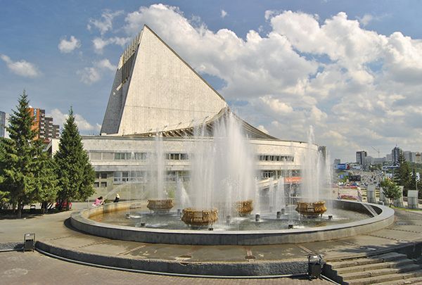 Накануне Дня Победы в Новосибирске заработает 15 городских фонтанов