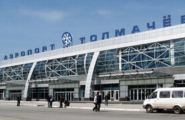 Боинг вернулся в Толмачево после часа полета в направлении Москвы