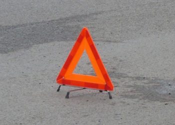 Троллейбус «догнал» легковой автомобиль у входа в мэрию Новосибирска