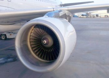 Во время посадки рейса Домодедово – Новосибирск у самолета сработал датчик неисправности двигателя