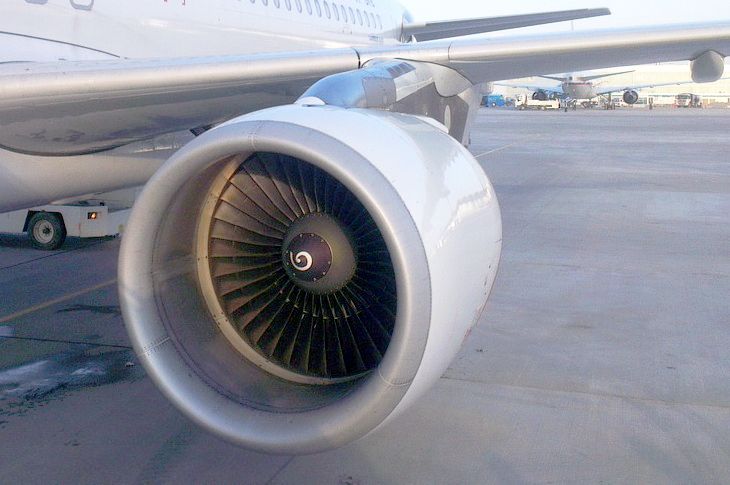 Во время посадки рейса Домодедово – Новосибирск у самолета сработал датчик неисправности двигателя