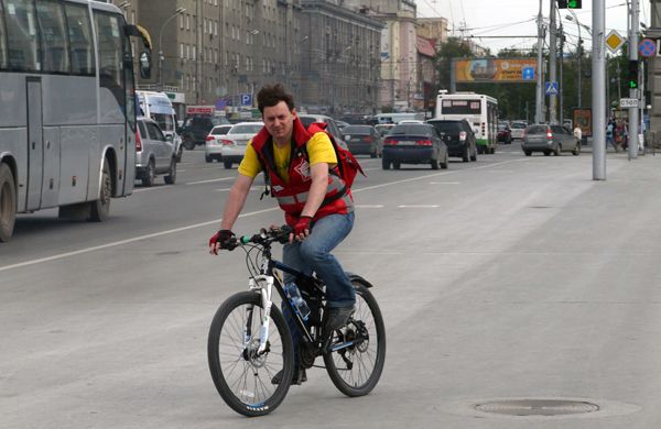 Доехать до работы в Новосибирске на велосипеде вдвое быстрее, чем на машине – эксперимент