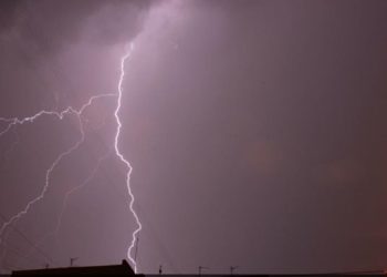 В понедельник теплую погоду сменят дождь, ветер и грозы