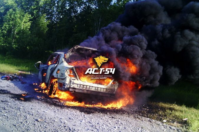 Три человека погибли в лобовом столкновении иномарок Toyota в Новосибирской области