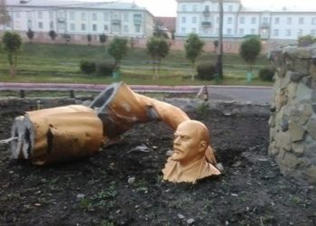 Сибиряк сломал памятник Ленину, пытаясь подтянуться на руке вождя