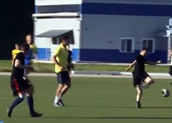 Футболисты филармонии разгромили команду оперного со счетом 5:2