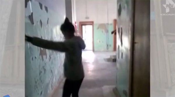 «Соцзащитница» «посылает» в Турцию родителей, которым не нравится дырявый потолок и туалет на 30 детей