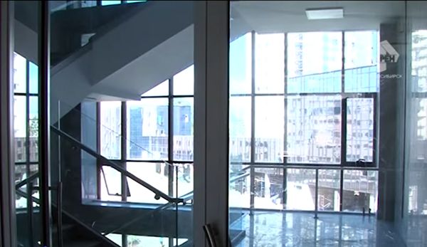 Корпус НГУ из импортных стройматериалов но с российскими дверными ручками откроется к 1 сентября