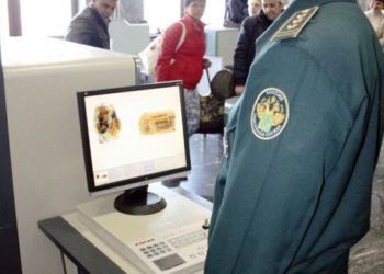 Одежду, обувь, шубы и бижутерию ввозят новосибирские предприниматели под видом товаров для личного пользования