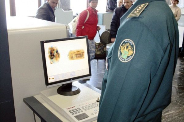 Одежду, обувь, шубы и бижутерию ввозят новосибирские предприниматели под видом товаров для личного пользования