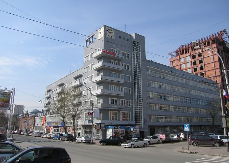 Парковка возле «Дома под часами» исчезнет с Красного проспекта в ближайшее время