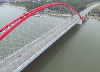 Бугринский мост с высоты 300 метров снял новосибирец при помощи квадрокоптера (видео)