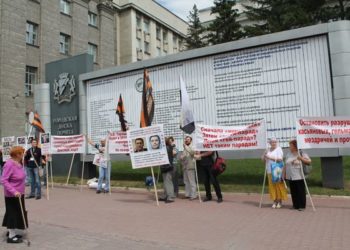 Дюжина нодовцев потребовала от Локтя запретить Монстрацию-2016 как «прообраз гей-парада» (фоторепортаж)