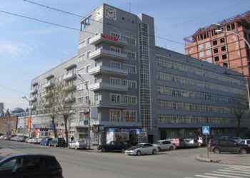 Часы в «доме с часами» стоят, потому что их никто не может починить