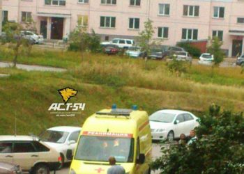 Молодой парень с веревкой на шее выбросился с балкона в Новосибирске