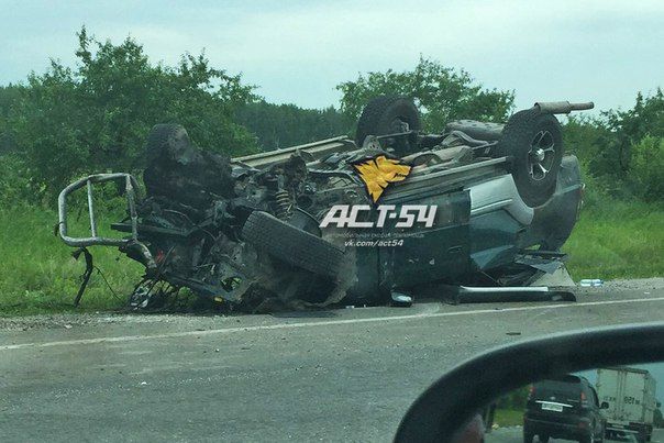 Молодая пара погибла в массовом столкновении машин под Новосибирском