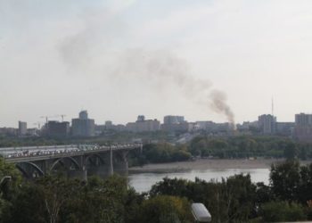 В районе магазина «Мария Ра» на Горской горит дом