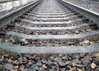 Двое 10-летних жителей Советского района едва не пустили поезда под откос