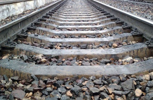 Двое 10-летних жителей Советского района едва не пустили поезда под откос