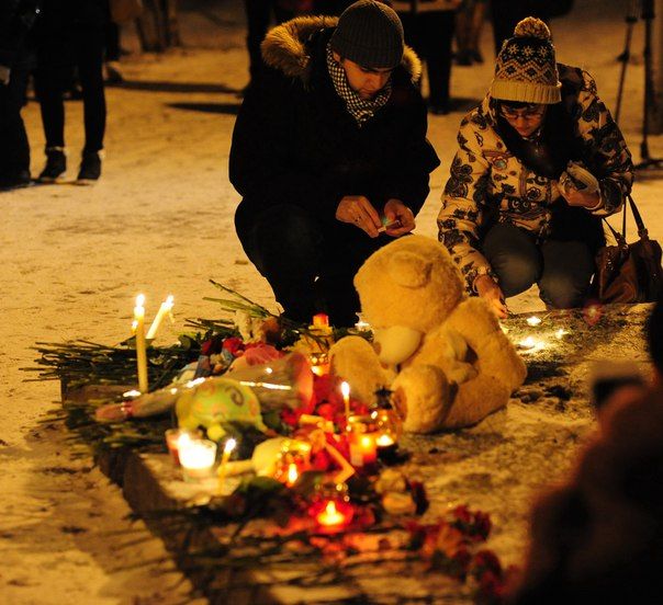 Новосибирцы зажгли свечи в память о жертвах авиакатастрофы в Египте