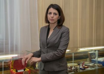 Коллеги и близкие попрощались с погибшей при взрыве депутатом Оксаной Бобровской