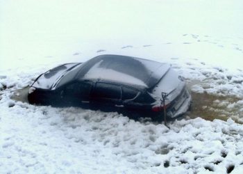 Четверо рыбаков провалились под лед , следователи проводят проверку