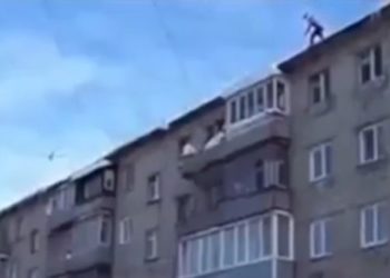 Сибиряк Александр Черников записал свой прыжок с пятиэтажки (видео)