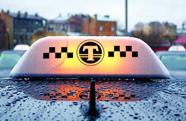 Подрабатывавшего таксистом новосибирского полицейского будут судить за кражу