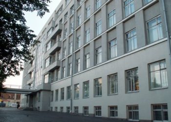 Число новосибирских чиновников за год увеличилось почти на пять процентов