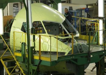 Реконструировать новосибирский завод, отправляющий в Сирию Су-34, будет московская компания