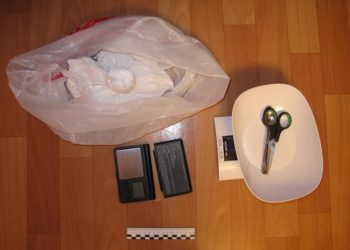 Двое безработных новосибирцев задержаны с героином для закладки на детских площадках