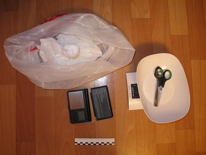 Двое безработных новосибирцев задержаны с героином для закладки на детских площадках