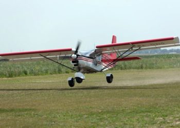 Суд запретил фермеру использовать легкомоторный самолет для борьбы с вредителями