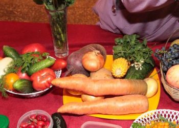 Мандарины, овощи да коту — печеньку. Как новосибирцы готовятся к новогоднему застолью